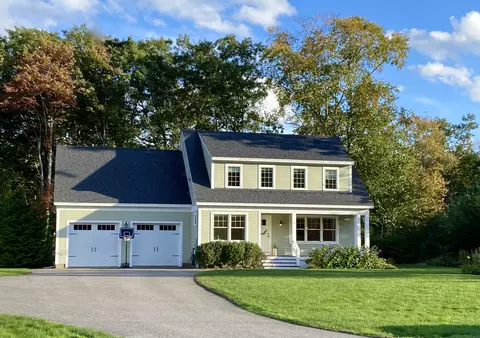 24 Turner Dr, Cape Neddick, ME 03902