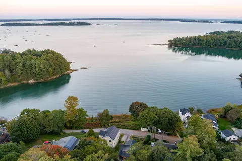 36 Old Mill Rd, Falmouth, ME 04105