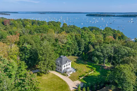 171 Foreside Rd, Falmouth, ME 04105