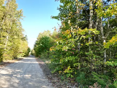 6 James Jipson Rd, Burlington, ME 04417