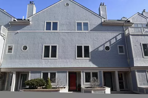 207 Chandlers Wharf #207, Portland, ME 04101