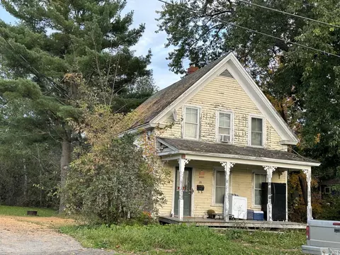 20 Grange St, Houlton, ME 04730