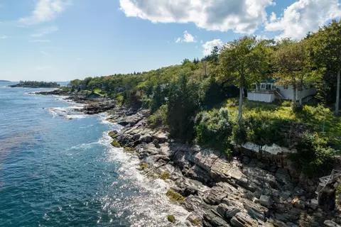 190 King Phillips Trl, Boothbay, ME 04544