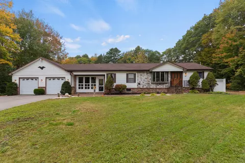 40 Hilltop Dr, Arundel, ME 04046