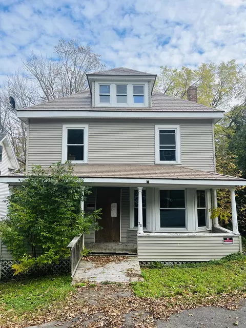 28 James St, Bangor, ME 04401