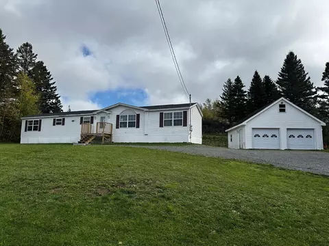 29 Parkhurst Siding Rd, Presque Isle, ME 04769