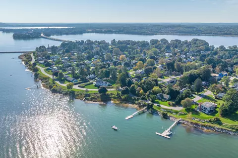 10 Winslow Rd, Falmouth, ME 04105