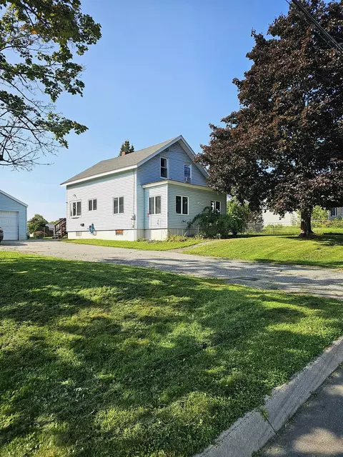 40 Sawyer St, Waterville, ME 04901