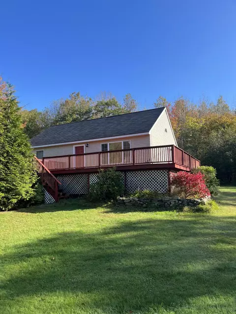 7 Hollow Ln, Northport, ME 04849