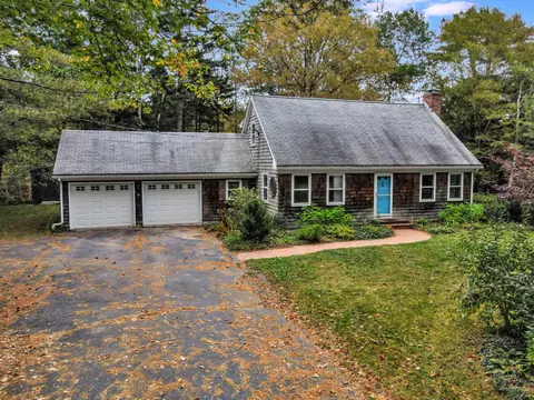 8 Oak Ridge Rd, Brunswick, ME 04011