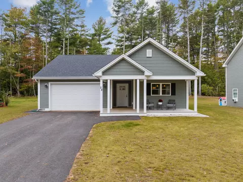 28 Intrepid St, Brunswick, ME 04011