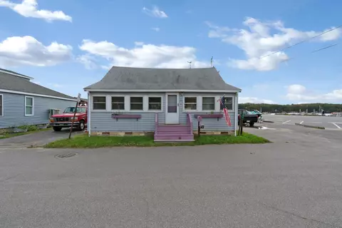 7 Bay Ave, Saco, ME 04072