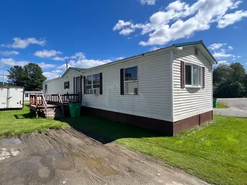 40 Mcfarland St #26, Dexter, ME 04930