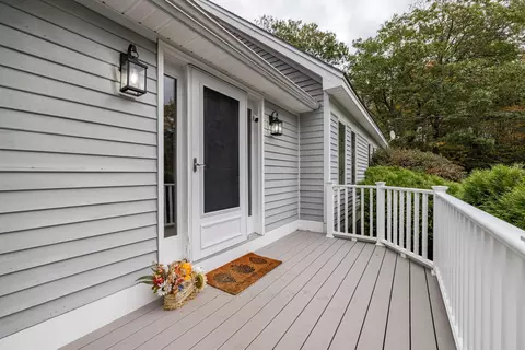 79 Grandview Dr, Belgrade, ME 04917