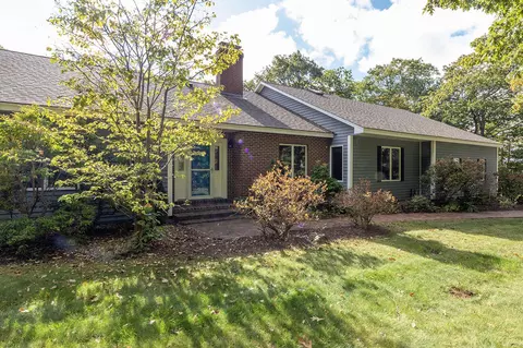 36 Wellington Dr, Rockport, ME 04856