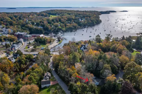 15 Birch St, Rockport, ME 04856