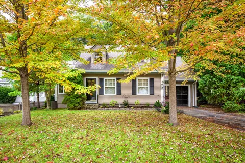 31 Johnson Rd, Falmouth, ME 04105