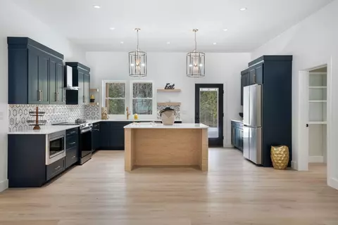 122 Parkwood Dr, Augusta, ME 04330