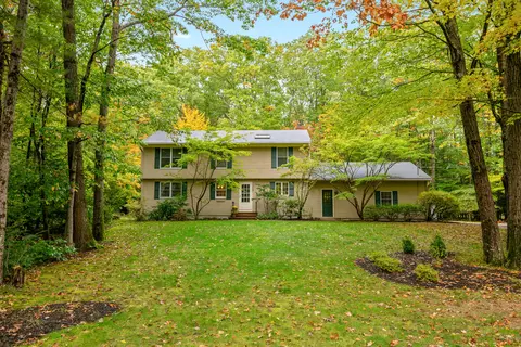 12 Acorn Ln, Cumberland, ME 04021