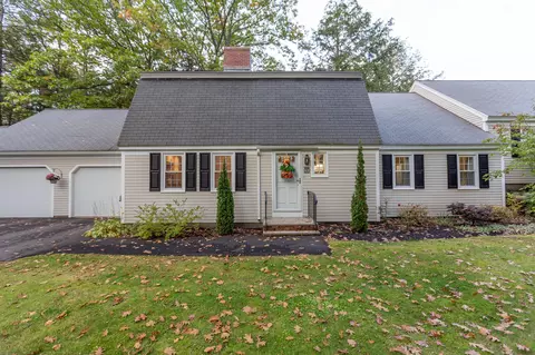 72 Applegate Ln #72, Falmouth, ME 04105