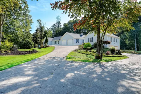 76 Bradstreet Ln, Eliot, ME 03903
