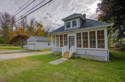 90 Main St, Whitefield, ME 04353