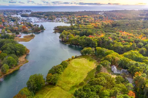 51 River Locks Rd, Kennebunk, ME 04043