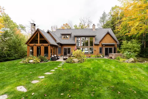 102 Deep Cove Rd, Raymond, ME 04071