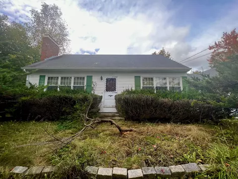 157 W Hill Rd, Gardiner, ME 04345