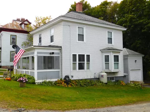 14 Forest St, Dexter, ME 04930