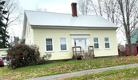 67 Lincoln St, Dover Foxcroft, ME 04426