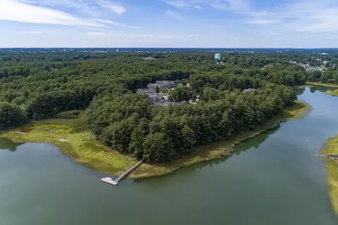 100 Shepards Cove Rd #F306, Kittery, ME 03904