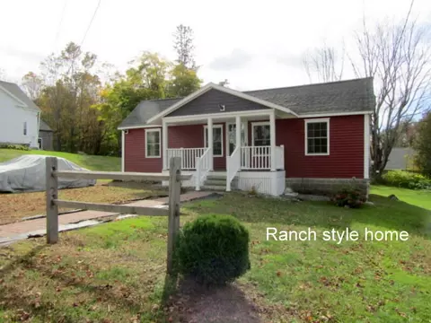 29 Elmwood Rd, Auburn, ME 04210