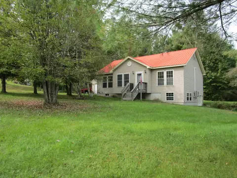 7 Sunrise Dr, Paris, ME 04281