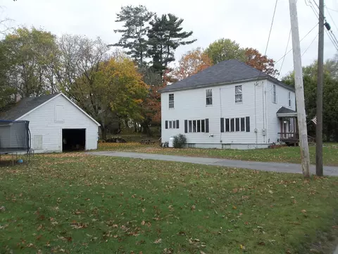 37 Summit St, Baileyville, ME 04694