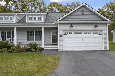 24 Longfellow Ln #17, Kennebunk, ME 04043