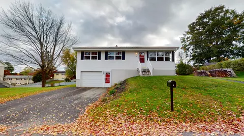 5 Grovemount Ln, Lewiston, ME 04240