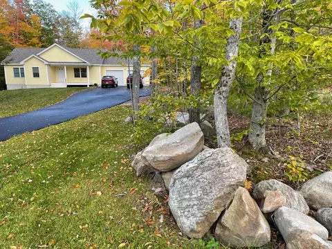 14 Arlington Ct, Gray, ME 04039