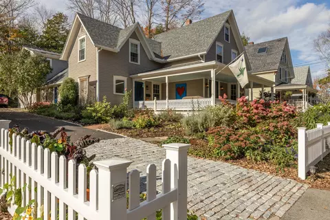 95 Bay View St, Camden, ME 04843