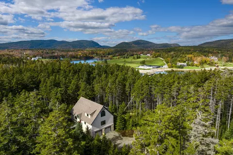 58 S Causeway Ln, Southwest Harbor, ME 04679