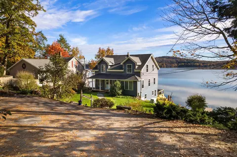 49 Shore Dr, Sabattus, ME 04280