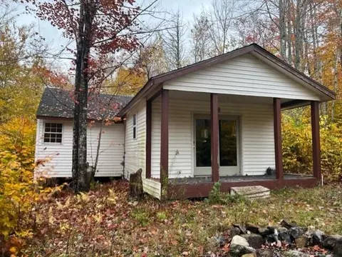 169 Woodland Dr, Carmel, ME 04419