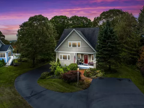 9 Apple Tree Ln, Cape Elizabeth, ME 04107