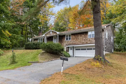 6 Wicklow Pl, Lewiston, ME 04240