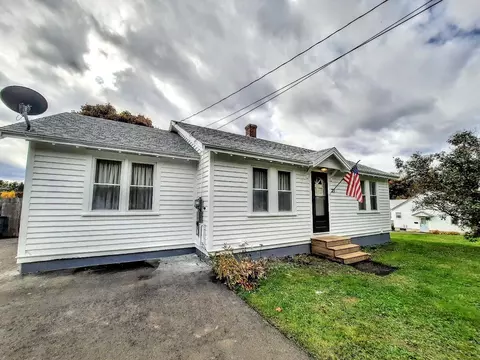 27 Highland Ave, Lincoln, ME 04457