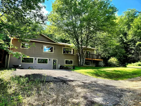 11 Dickvale Rd, Peru, ME 04290