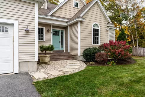 5 Sherburn Ln, Falmouth, ME 04105