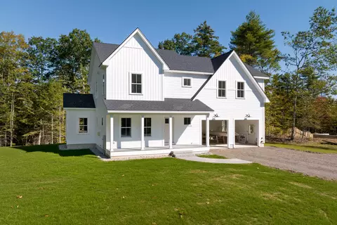 106 Green Acres Dr, Buxton, ME 04093