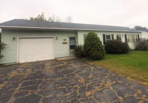 25 Orchard St, East Millinocket, ME 04430