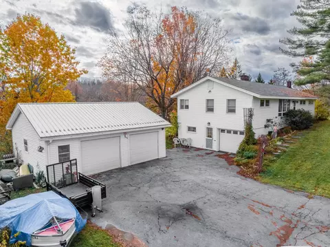 913 Grant Rd, Kenduskeag, ME 04450